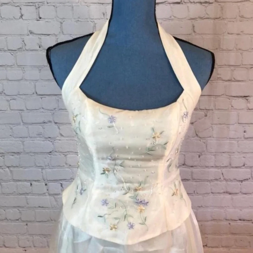 White/ivory floral embroidered prom wedding gown dress - Picture 3 of 3